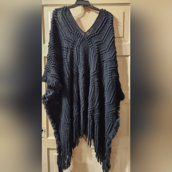 Wrangler Sweaters - Wrangler Fridge Knit Black Poncho Shrug Small/Medium